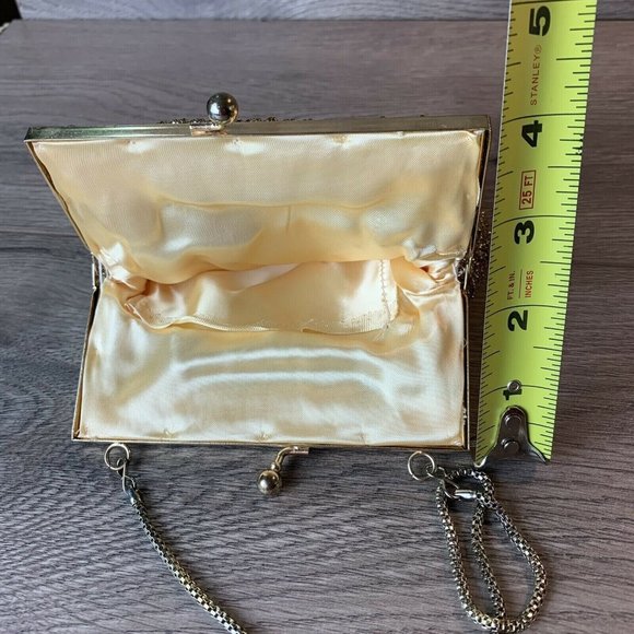 Gold/White Bead FloralClutch/Purse. Kiss Lock Close Snake Chain Strap vintage - Picture 9 of 10